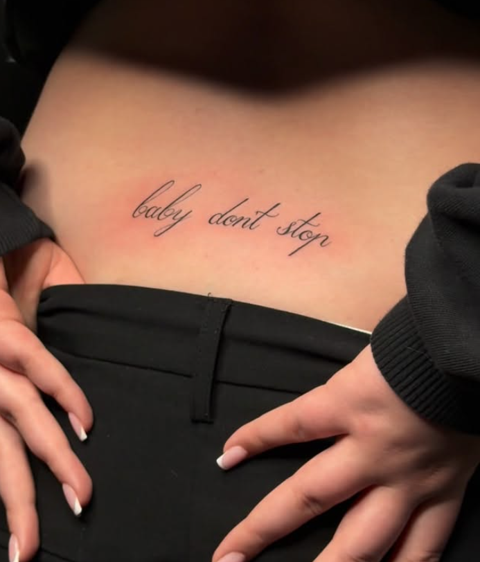 Lettering am unteren Rücken