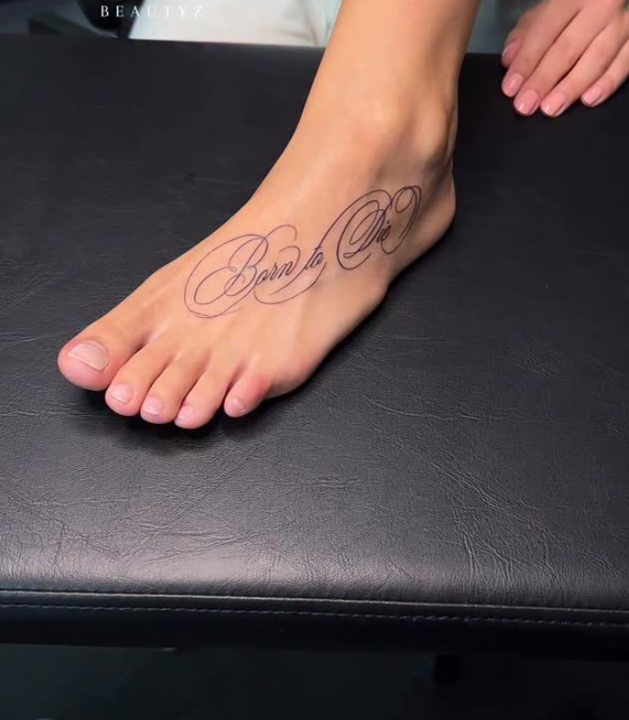 Lettering auf dem Fuß